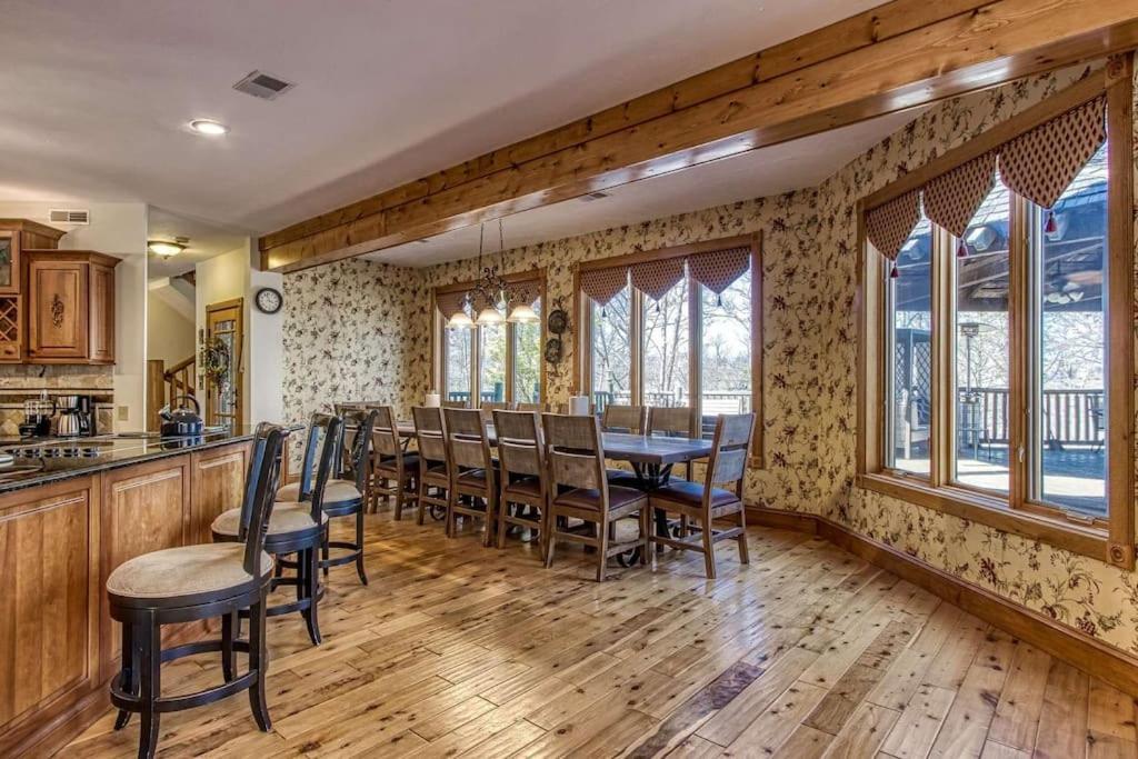Вілла Mountain Bliss: Estate W/ Views~Firepit~Hot Tub~Gburg 5Min~3 Pools Гатлінбург Екстер'єр фото