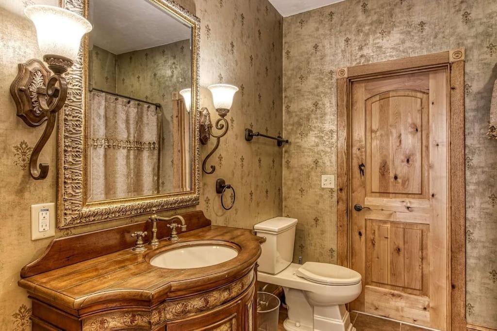 Вілла Mountain Bliss: Estate W/ Views~Firepit~Hot Tub~Gburg 5Min~3 Pools Гатлінбург Екстер'єр фото