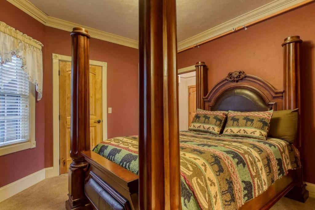 Вілла Mountain Bliss: Estate W/ Views~Firepit~Hot Tub~Gburg 5Min~3 Pools Гатлінбург Екстер'єр фото
