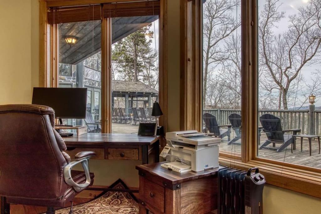 Вілла Mountain Bliss: Estate W/ Views~Firepit~Hot Tub~Gburg 5Min~3 Pools Гатлінбург Екстер'єр фото