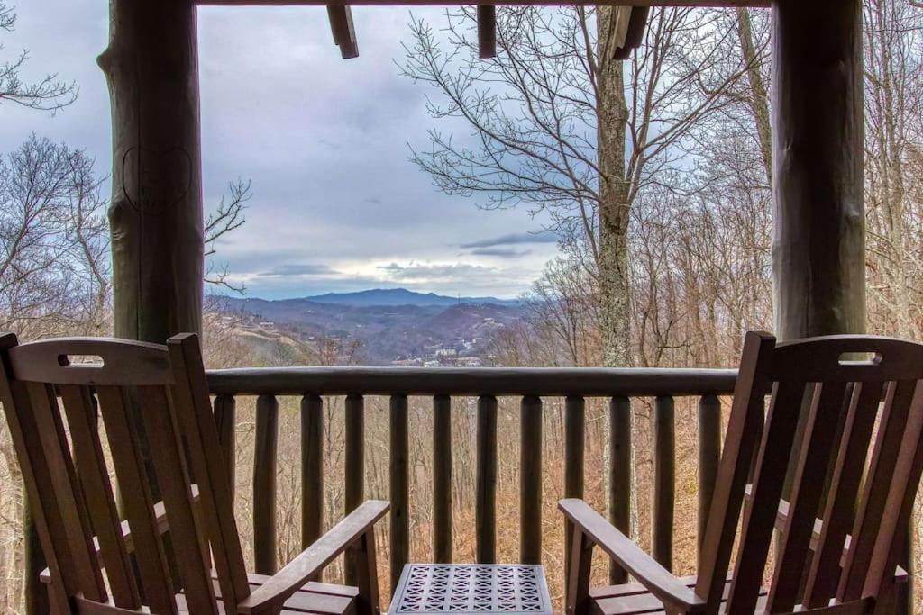 Вілла Mountain Bliss: Estate W/ Views~Firepit~Hot Tub~Gburg 5Min~3 Pools Гатлінбург Екстер'єр фото
