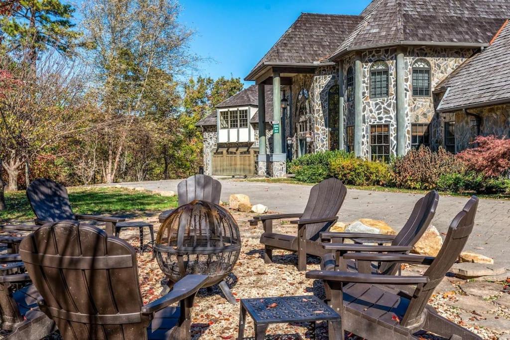 Вілла Mountain Bliss: Estate W/ Views~Firepit~Hot Tub~Gburg 5Min~3 Pools Гатлінбург Екстер'єр фото