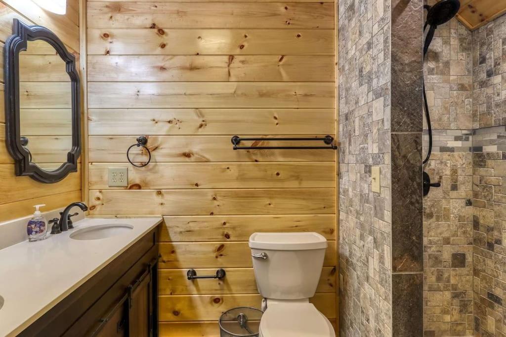 Вілла Mountain Bliss: Estate W/ Views~Firepit~Hot Tub~Gburg 5Min~3 Pools Гатлінбург Екстер'єр фото