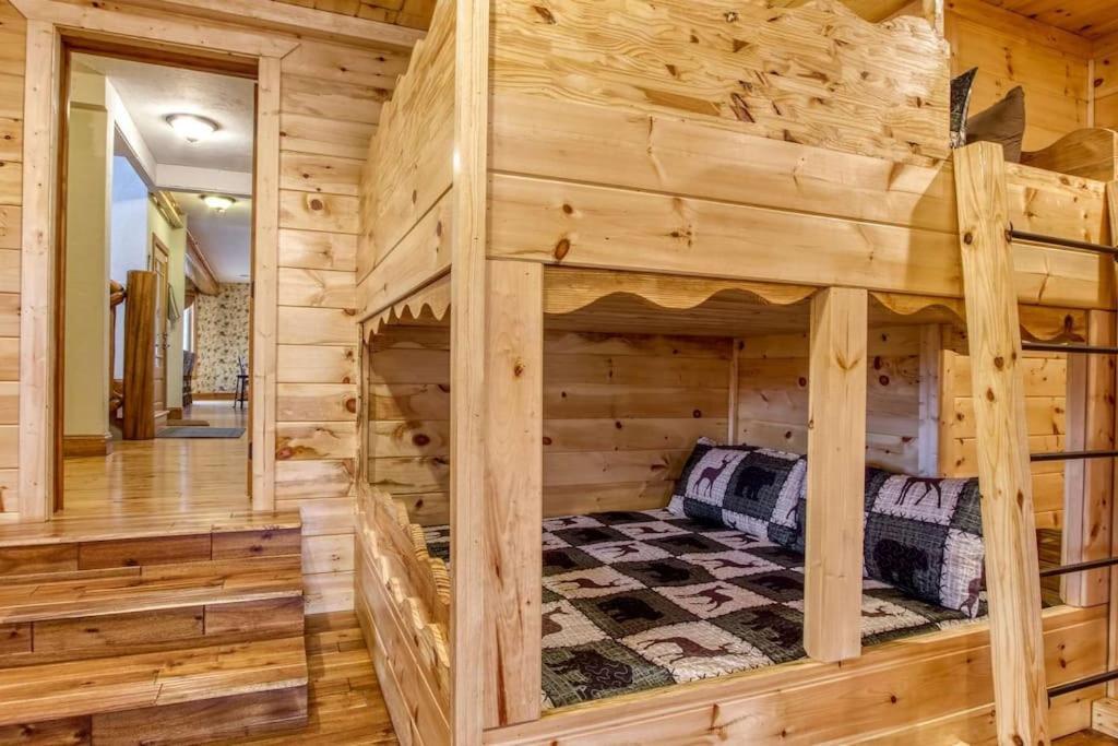 Вілла Mountain Bliss: Estate W/ Views~Firepit~Hot Tub~Gburg 5Min~3 Pools Гатлінбург Екстер'єр фото