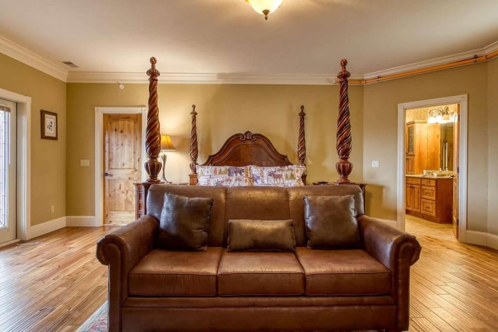 Вілла Mountain Bliss: Estate W/ Views~Firepit~Hot Tub~Gburg 5Min~3 Pools Гатлінбург Екстер'єр фото