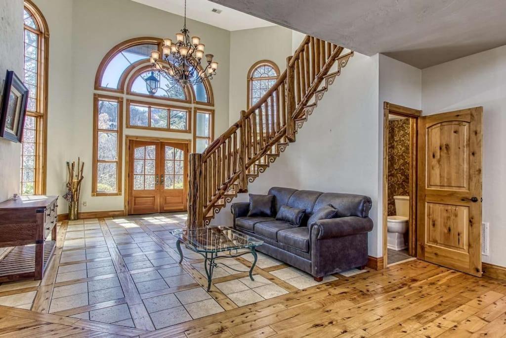 Вілла Mountain Bliss: Estate W/ Views~Firepit~Hot Tub~Gburg 5Min~3 Pools Гатлінбург Екстер'єр фото