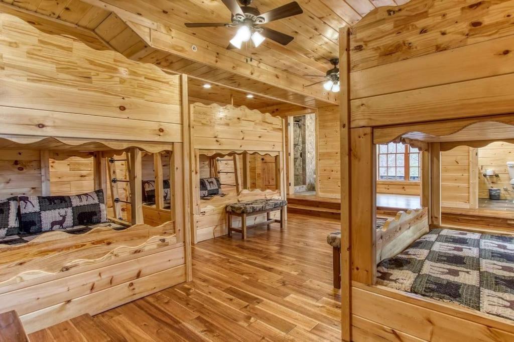 Вілла Mountain Bliss: Estate W/ Views~Firepit~Hot Tub~Gburg 5Min~3 Pools Гатлінбург Екстер'єр фото