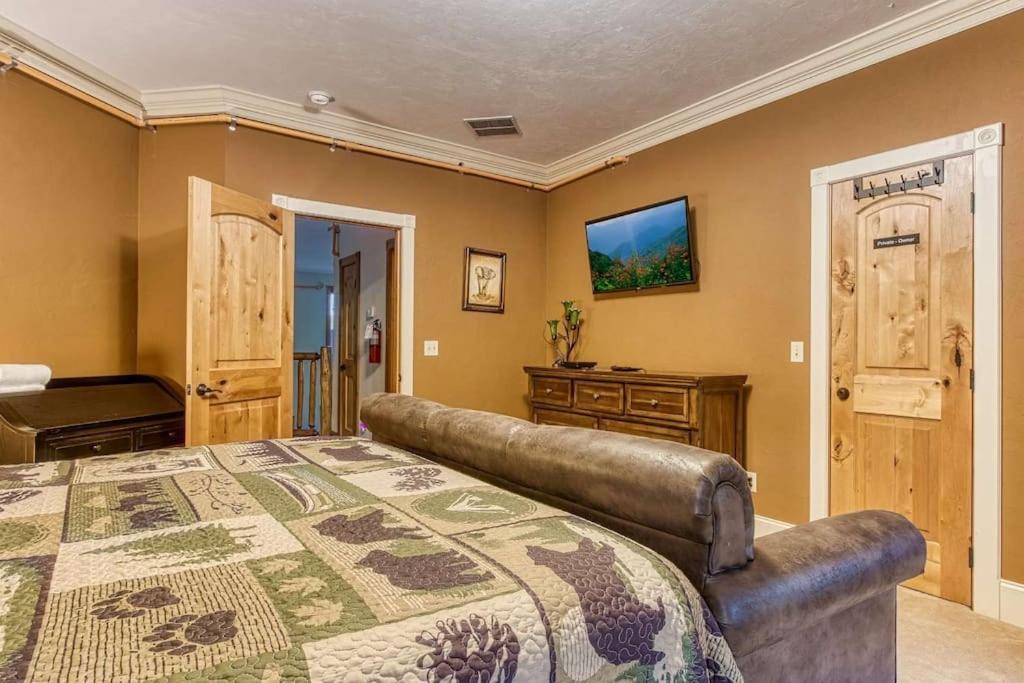 Вілла Mountain Bliss: Estate W/ Views~Firepit~Hot Tub~Gburg 5Min~3 Pools Гатлінбург Екстер'єр фото